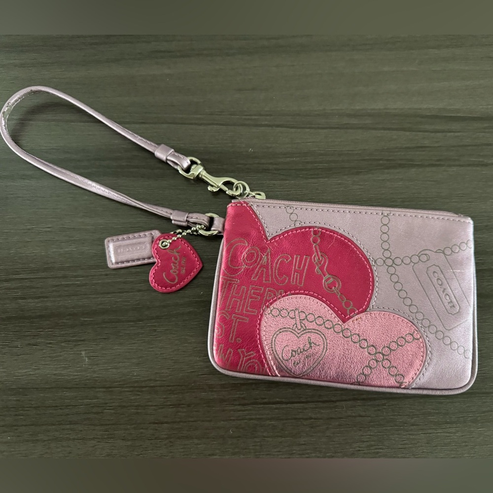 Vintage 2000s Coach poppy heart wristlet
